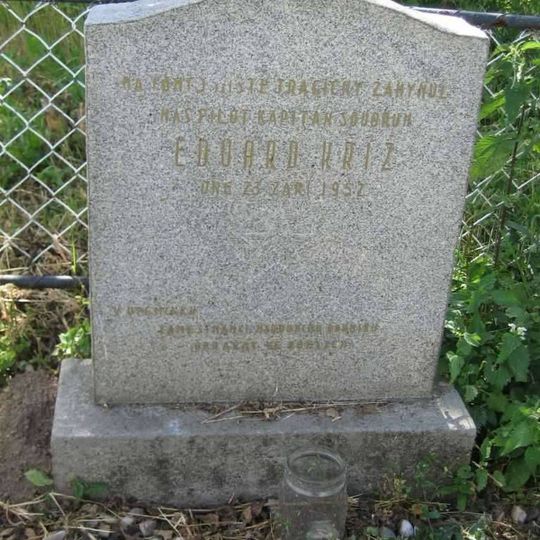 Pomník letce kpt. Kříže na západním okraji obce Vidim