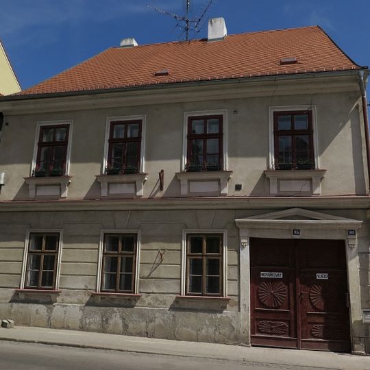 Husova čp. 14, 179, 180