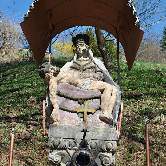 Prícestná socha Piety, súsošie