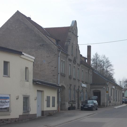 Gasthof mit angebautem Saal Hauptstraße 87