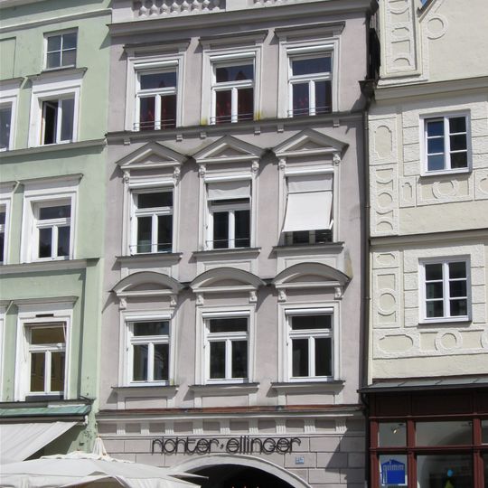 Wohn- und Geschäftshaus