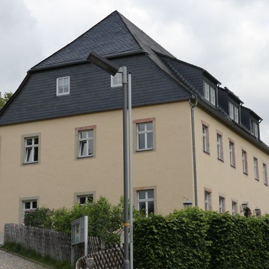 Pfarrhaus und Seitengebäude des Pfarrhofes Am Markt 10