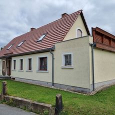 Wohnhaus und Pumpe Mühlgutstraße 21