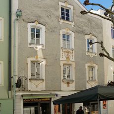 Wohn- und Geschäftshaus