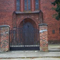 Ogrodzenie z bramami