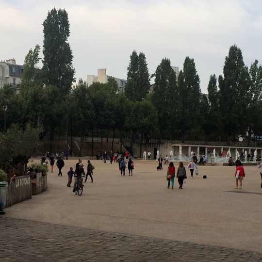 Square de la place de la Bataille-de-Stalingrad