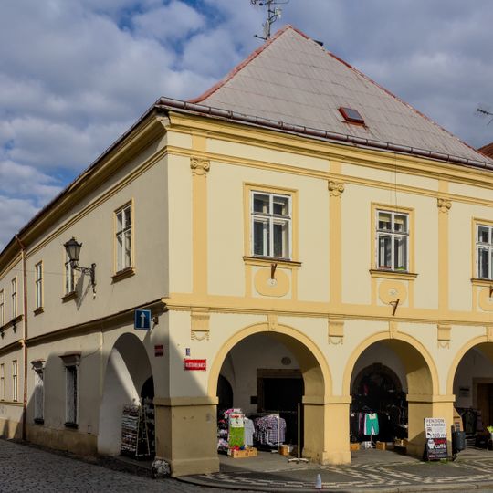 Starý rathaus, Valdštejnovo náměstí 33