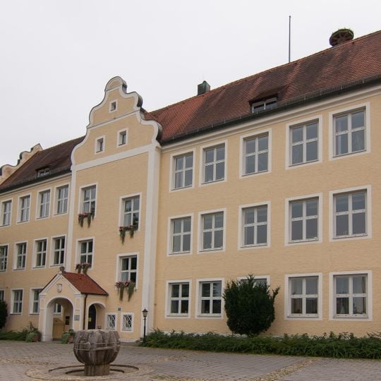 Ehemals Schulhaus, jetzt Rathaus