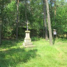 Kříž západně od Potvorova u okraje lesa