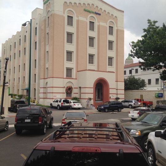 Holiday Inn Express Riverwalk Area