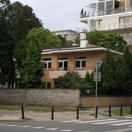 Willa Z. Łazarskiego z ogrodem