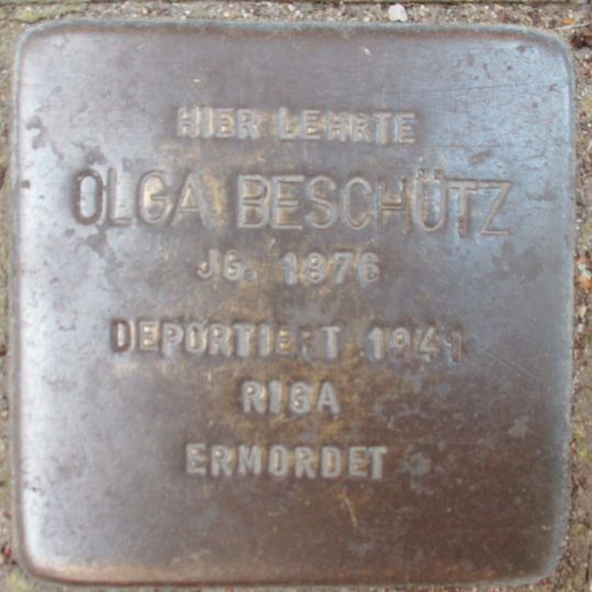 Stolperstein en memoria de Olga Beschütz