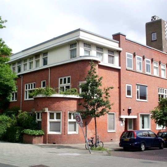 Vier geschakelde eengezinswoningen