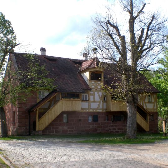 Uhrenhaus, ehemaliges Arbeiterhaus, später Sitz des Patrimonialgerichts