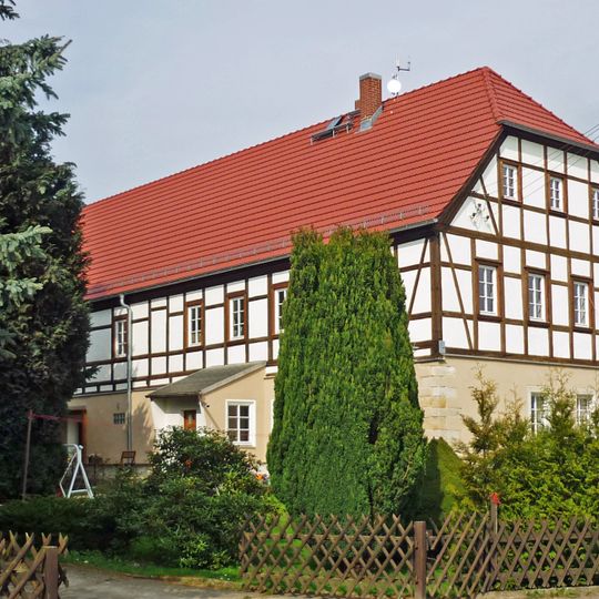 Wohnstallhaus und Holzscheune eines Zweiseithofes Rosenstraße 16