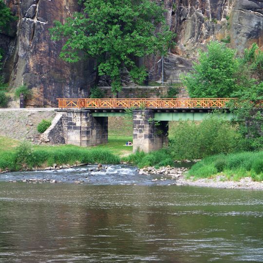 Lávka Labské cyklostezky přes mlýnský náhon v Děčíně
