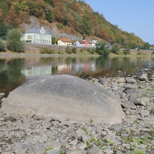 Hladový kámen v Labi u Těchlovic