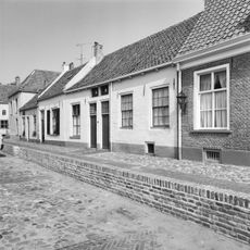 Dwarshuis, 16e- of 17e-eeuws, onder zadeldak