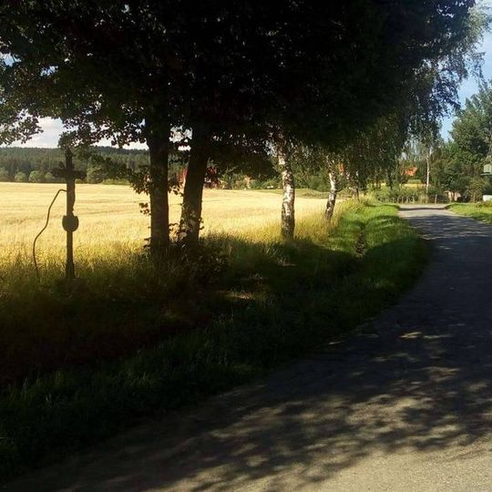 Kříž jižně od Salačovy Lhoty