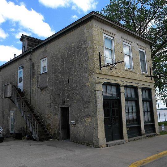 Building at 101 North Riverview Street