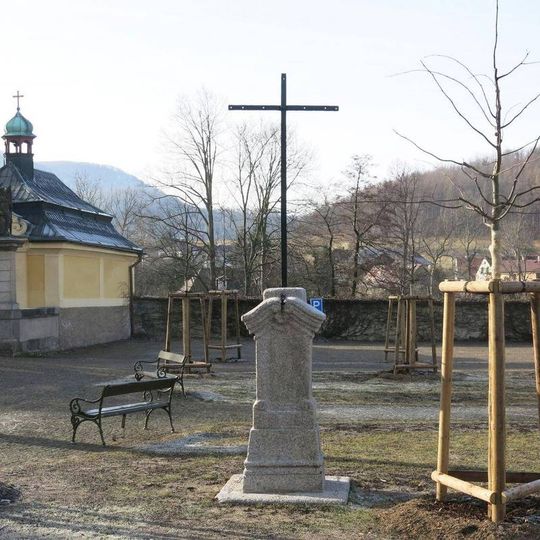 Kříž v parku u kláštera v Hejnicích