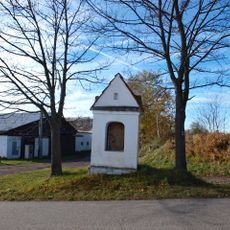 Výklenková kaple ve Svaté Maří u cesty do Trhonína