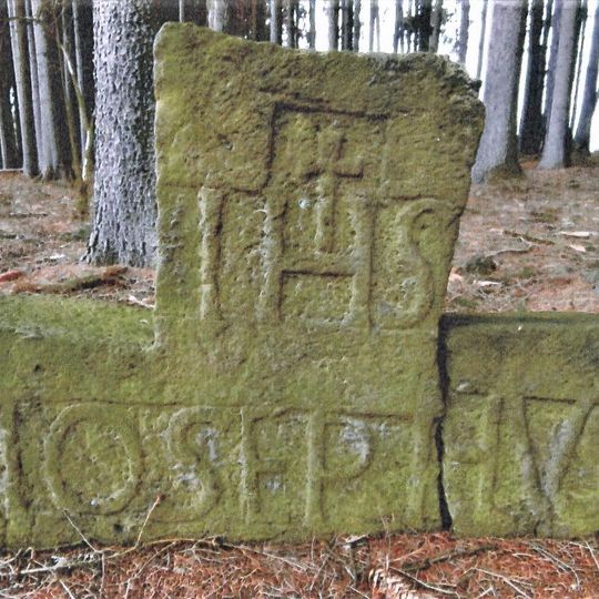 Smírčí kříž v lese jižně od Malého Libotova