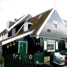 Kerkbuurt 157, Marken