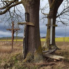 Kříž v polích jihovýchodně od Záluží