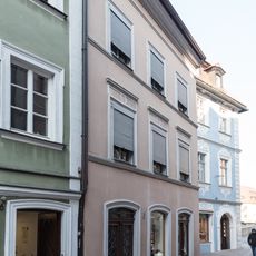 Wohn- und Geschäftshaus