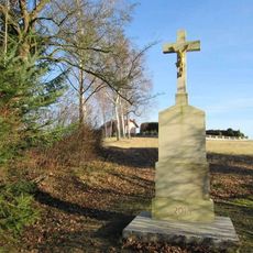 Kříž v Kosově u hřbitova