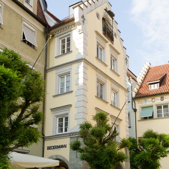 Wohn- und Geschäftshaus