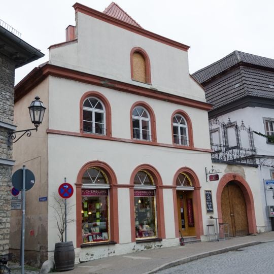 Wohn- und Geschäftshaus