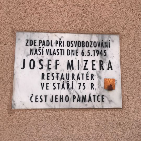 Pamětní deska Josefa Mizery na domě Za Zelenou liškou 539/1 v Praze