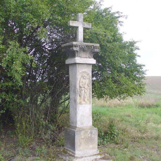 Kříž na rozcestí severně od Semče