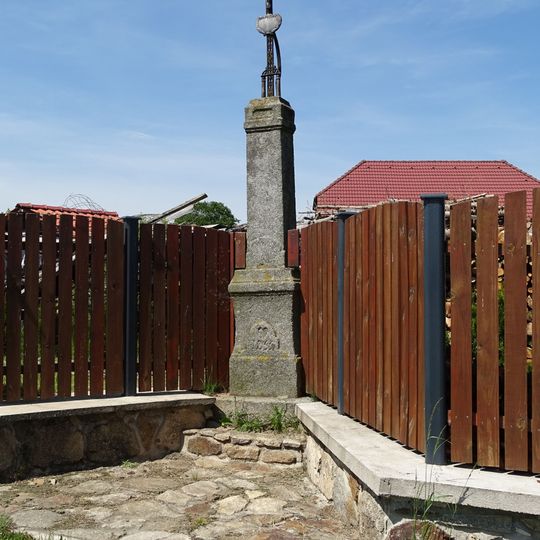 Kříž u čp. 45 v Prosenické lhotě