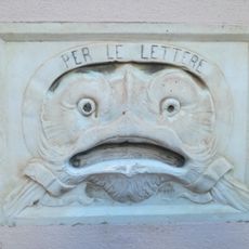 Disused post box in Chianni