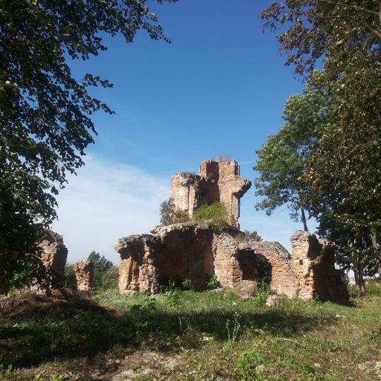 Ruiny pałacu wraz z murem oporowym w Zawieprzycach