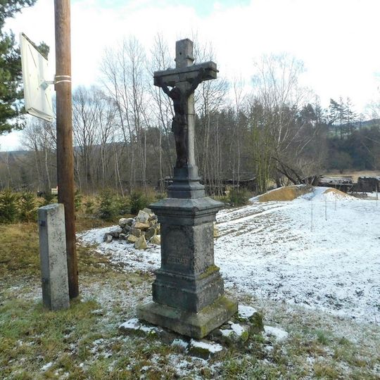 Kříž u domu č. 58 ve Dvorcích