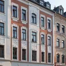 Mietshaus in geschlossener Bebauung mit Vorgarten Henriettenstraße 71