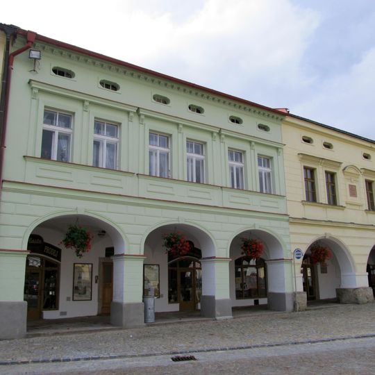 Husovo náměstí 1237