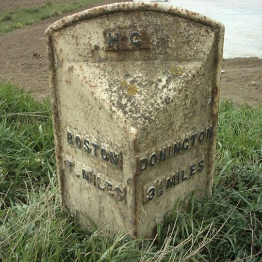 Milepost, Abbey Lane, under electricity tramsmission lines