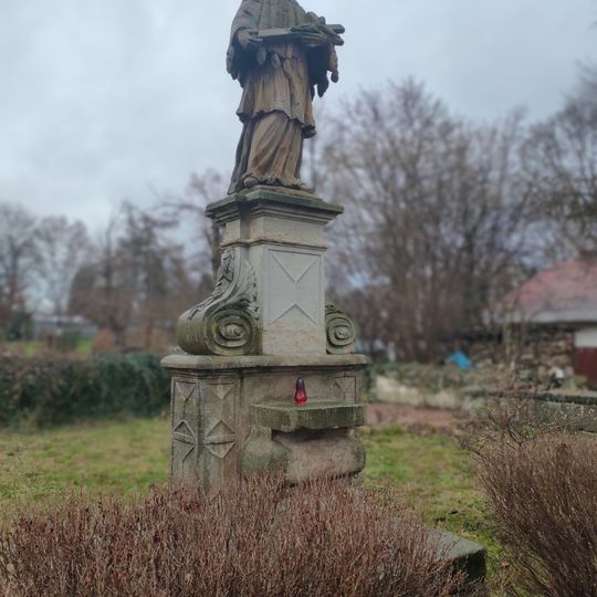 Socha svatého Jana Nepomuckého u kostela sv. Petra a Pavla v Mimoni