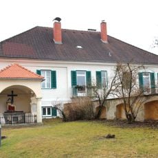 Pfarrhof und Grabkapelle