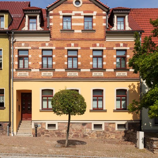 Mietshaus in geschlossener Bebauung und Hinterhaus Freiberger Straße 14
