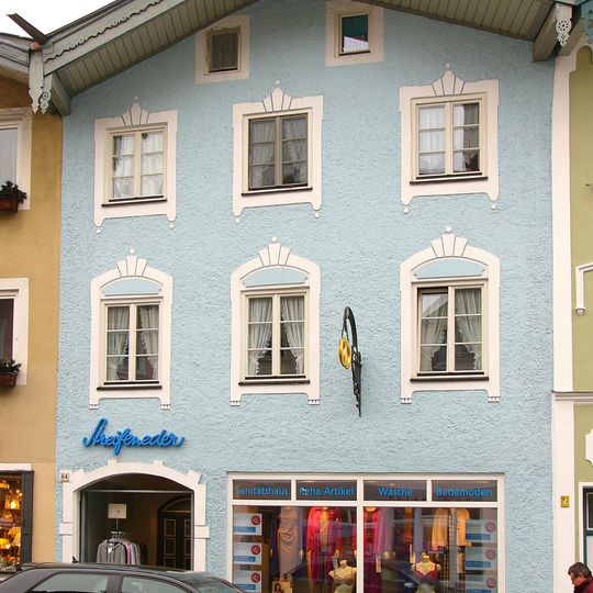 Wohn- und Geschäftshaus