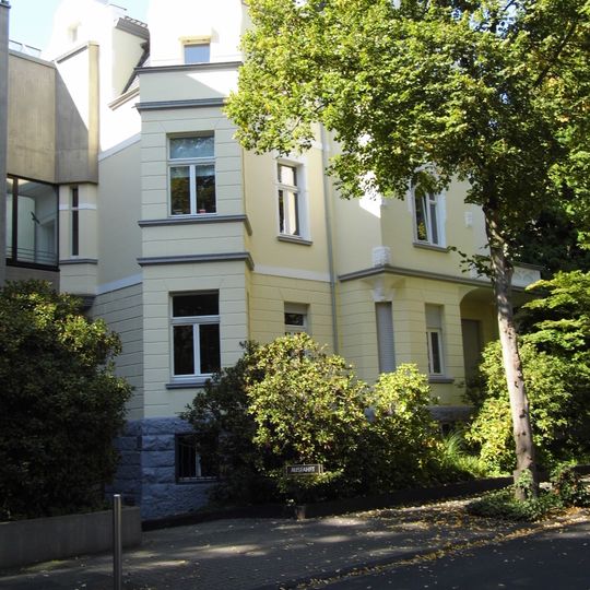 Jean-Paul-Straße 12