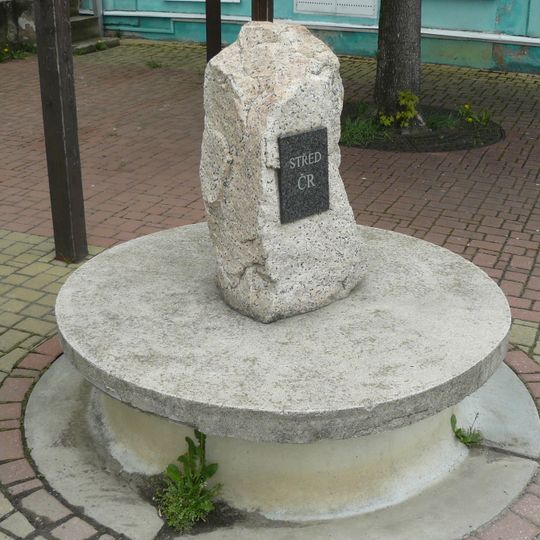 Památník středu ČR v Golčově Jeníkově