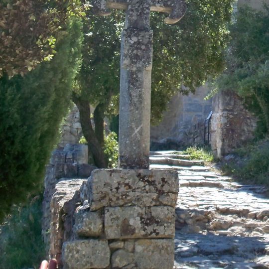 Croix romane d'Oppède