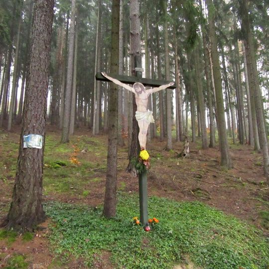 Kříž u Bludova na turistické stezce